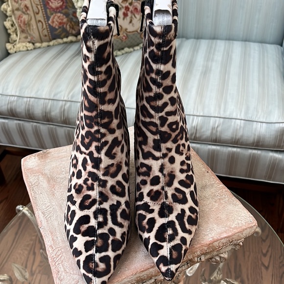 Steve Madden Valyant Leopard stretch boots - Size 6.5 - New in Box - Picture 1 of 10